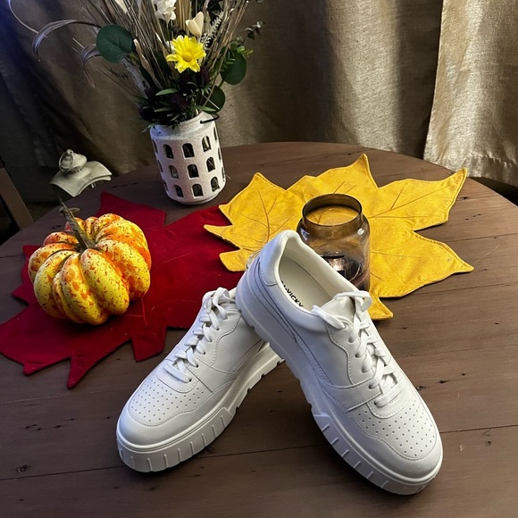 LisaVicky Platform Stylish White Sneakers - Picture 2 of 5